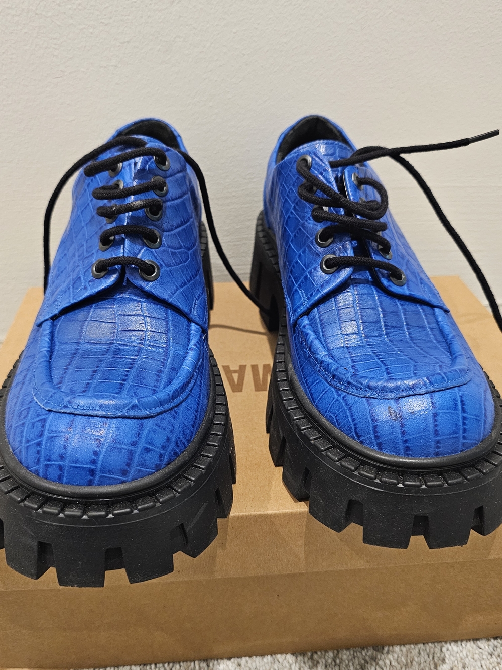 RARE Steve Madden Women's Electric Blue Croc-Embossed Lace-Up Oxfords